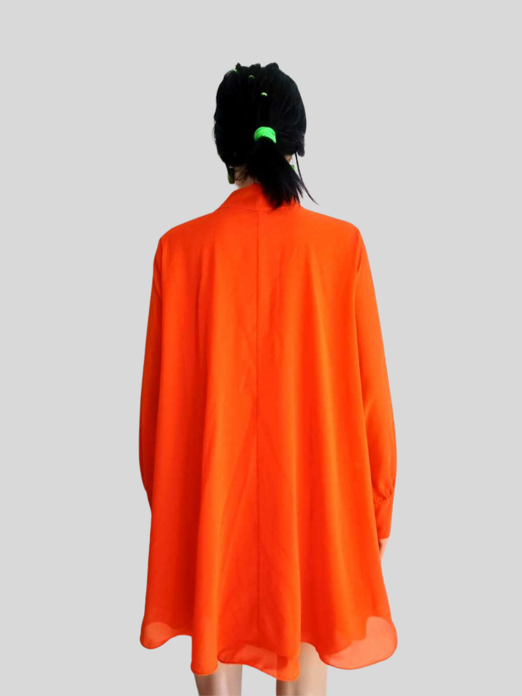 Robe ORANGE à volants avec col lavallière