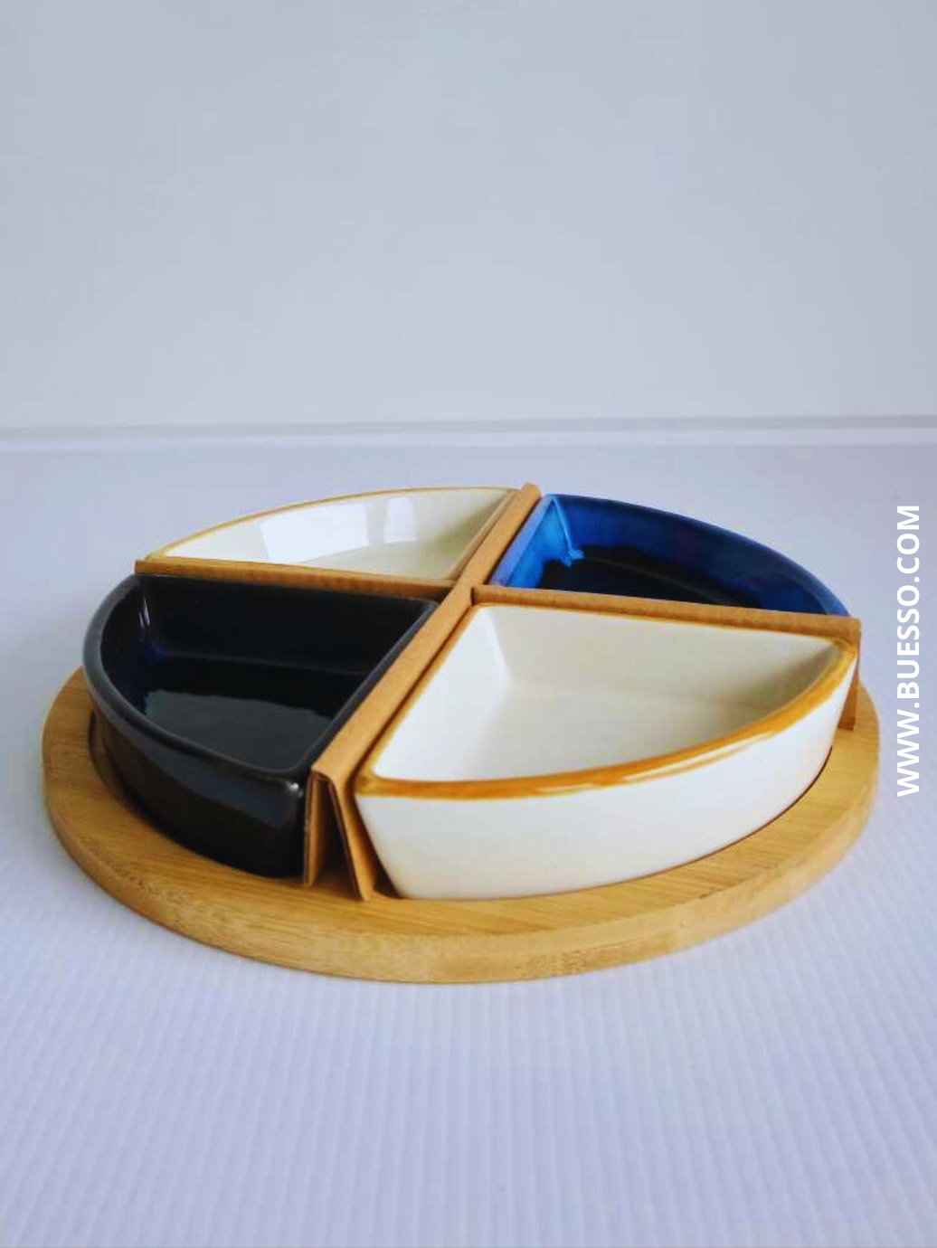 Service apéritif avec plateau en bambou rond