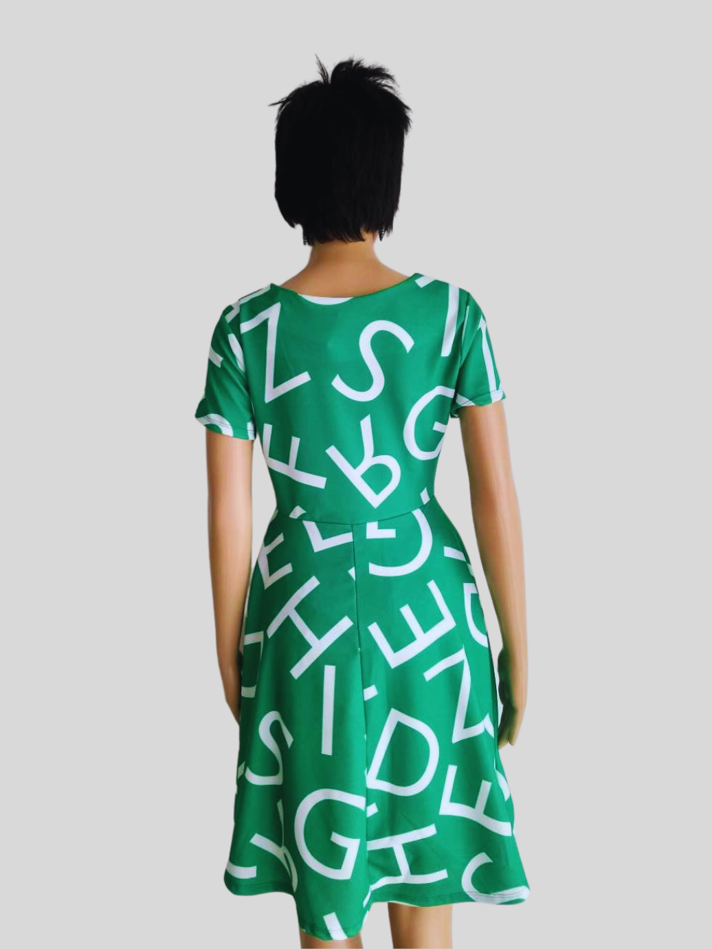 Robe femme verte imprimée mi-longue à motif lettres