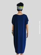 Robe bleu marine élégante avec collier intégré - confort et style assuré