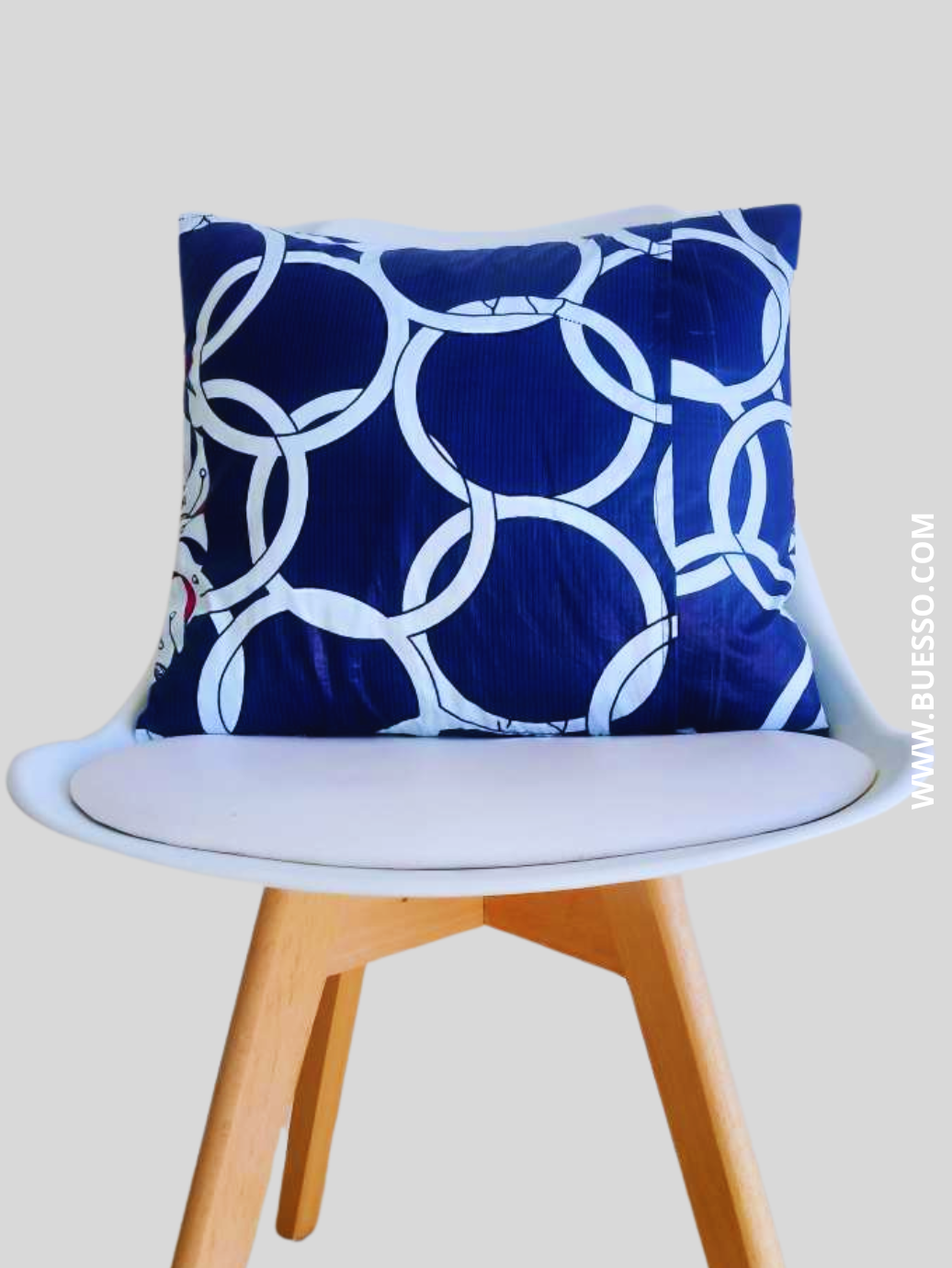 Housse de coussin en wax BLEU-100% coton-confectionnée en France
