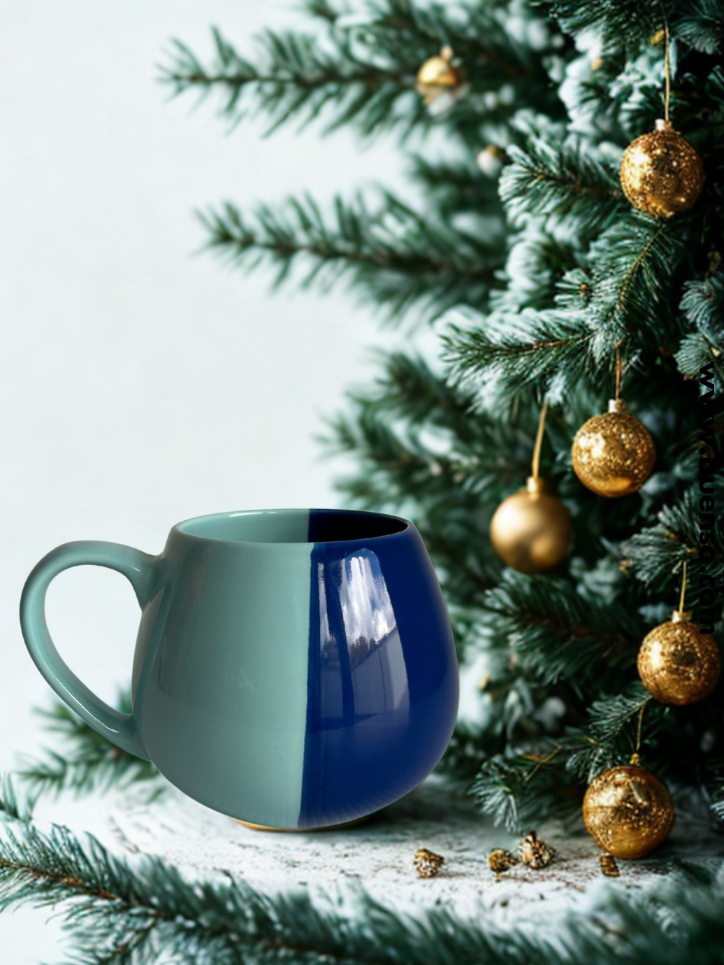 Tasse bicolore vert céladon et bleu avec anse colorée