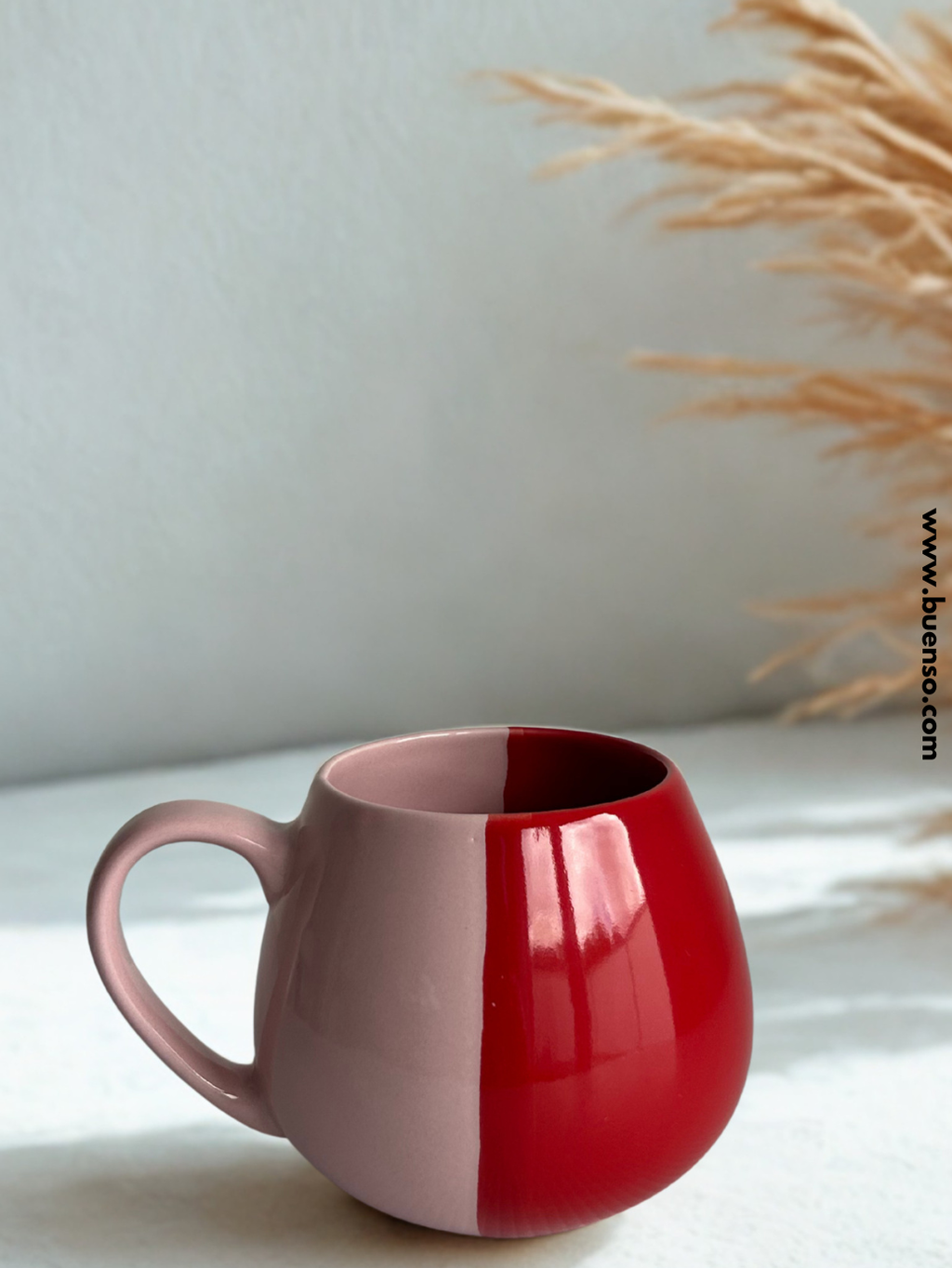 Tasse bicolore rouge et rose avec anse colorée - 42 cl