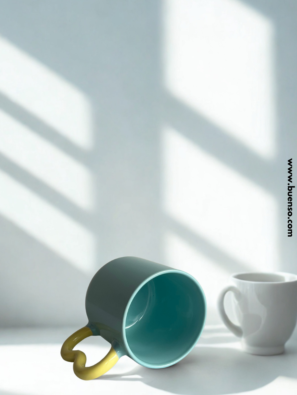 Mug vert céladon avec anse coeur 37 cl