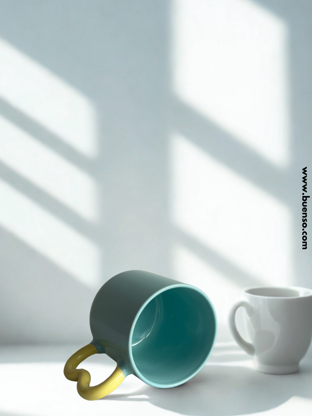 Mug vert céladon avec anse coeur 37 cl
