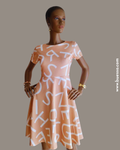 Robe beige Alphabet : L’élégance naturelle & le chic Intemporel
