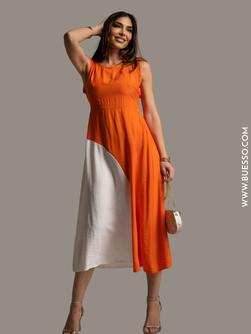 Robe bicolore orange et blanc sans manches