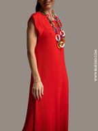 robe rouge élégante encolure ronde