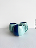 Tasse bicolore vert céladon et bleu avec anse coloré